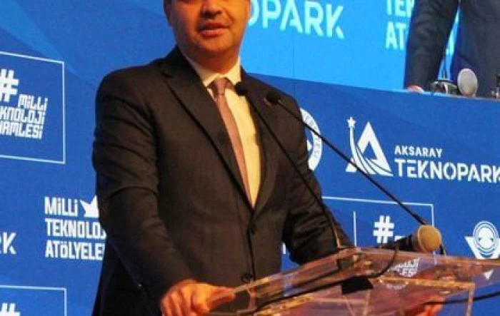 Br&uuml;ksel'de 40 yıldan fazladır iskelelerle kaplı Adalet Sarayı'nın renovasyonu 600 milyon avroyu aşacak