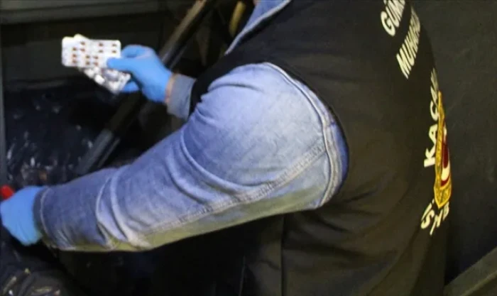 &Ccedil;anakkale'de tefecilik, ka&ccedil;ak&ccedil;ılık ve yağma operasyonunda yakalanan 2 zanlı tutuklandı