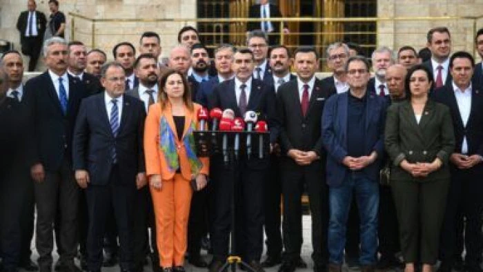 CHP Grup Başkanvekili Emir, Meclis'te partisinin il başkanlarıyla basın toplantısı d&uuml;zenledi