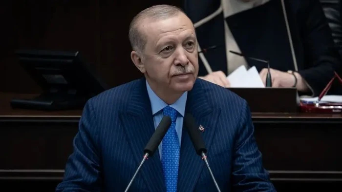 Cumhurbaşkanı Erdoğan: "Kurultaya ilişkin tartışmalarda, kurultayı yapan da şaibe bulaştığını iddia eden de iddiaları belgeleriyle mahkemeye g&ouml;t&uuml;r&uuml;p hakkını arayan da CHP'lilerdir"