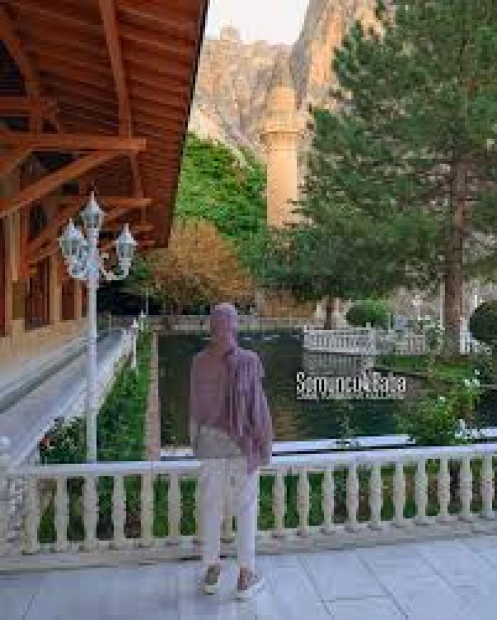 Darendeli &ouml;ğrenciler Somuncu Baba K&uuml;lliyesi'ni ziyaret etti