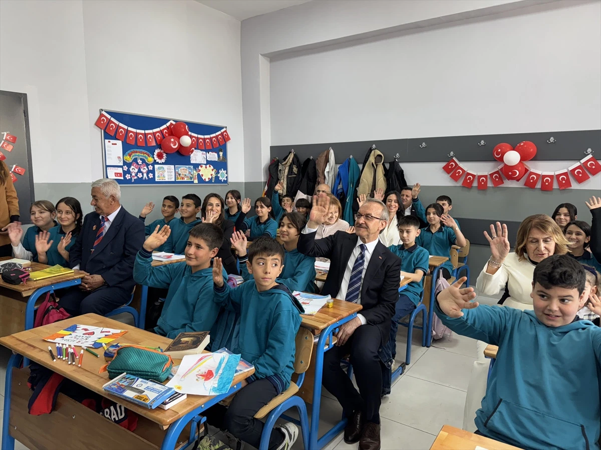 Depremlerin etkilediği Malatya'da hayırsever iş insanının yaptırdığı 24 derslikli okul a&ccedil;ıldı