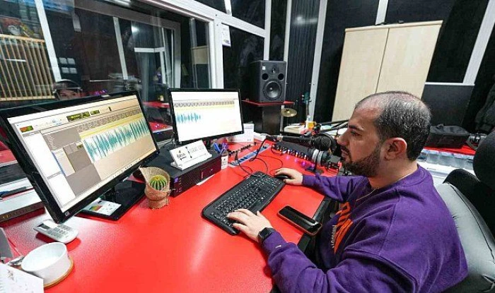 Diyarbakır'da minik &ouml;ğrencilerin okuduğu hikayeler hastalara moral oluyor