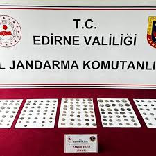 Edirne'de otobüsteki yolcunun üzerinde çok sayıda sikke bulundu