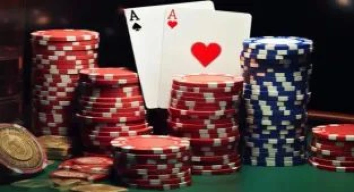 Erzincan Valisi Aydoğdu, sokakta top oynarken g&ouml;rd&uuml;ğ&uuml; &ccedil;ocukları iftara g&ouml;t&uuml;rd&uuml;