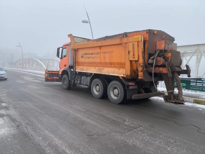 Erzurum ve Kars'ta 150 yerleşim yerine kardan ulaşım sağlanamıyor