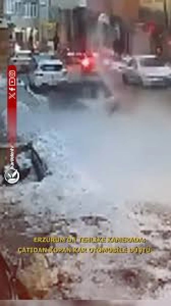 Erzurum'da &ccedil;ok sayıda ara&ccedil; &ccedil;atıdan d&uuml;şen kar ve buz k&uuml;tleleriyle hasar g&ouml;rd&uuml;