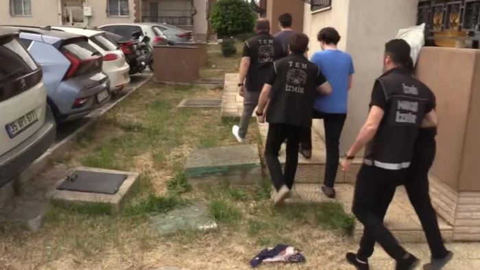 FET&Ouml;'ye y&ouml;nelik İzmir merkezli operasyonlarda 80 ş&uuml;pheli yakalandı