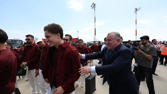Gen&ccedil;lik ve Spor Bakanı Bak, A Milli Futbol Takımı'nı ABD'ye uğurladı