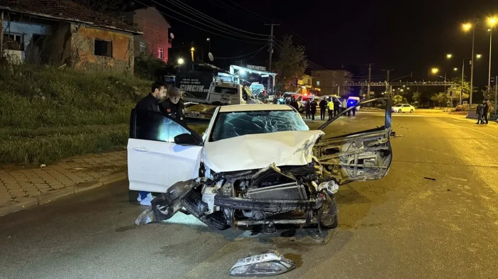 Giresun'da otomobilin park halindeki &ccedil;ekiciye &ccedil;arpması sonucu 1 kişi &ouml;ld&uuml;, 1 kişi yaralandı