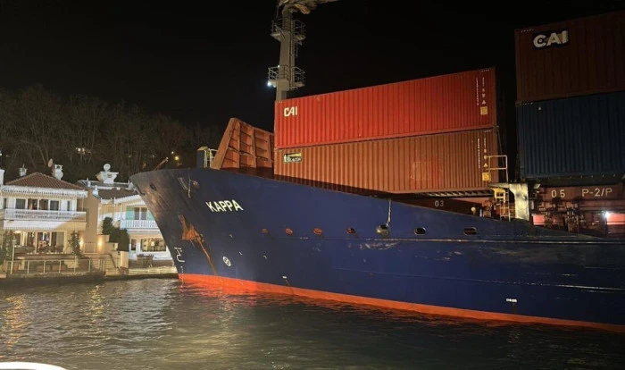 G&Uuml;NCELLEME 3 - Sarıyer'de karaya oturan konteyner gemisi kurtarıldı