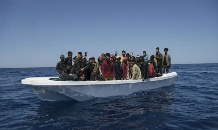 G&Uuml;NCELLEME - Edirne'de diplomatik plakalı ara&ccedil;la insan ka&ccedil;ak&ccedil;ılığı yaptığı iddia edilen 6 ş&uuml;pheli tutuklandı