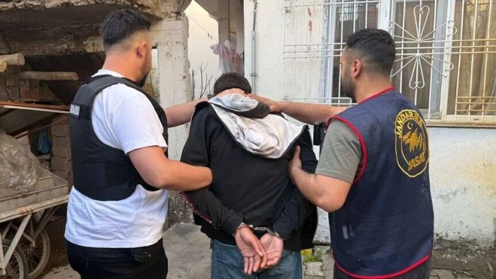 G&Uuml;NCELLEME - MİT'in siber su&ccedil; şebekesine y&ouml;nelik operasyonunda yakalanan 11 ş&uuml;pheli tutuklandı