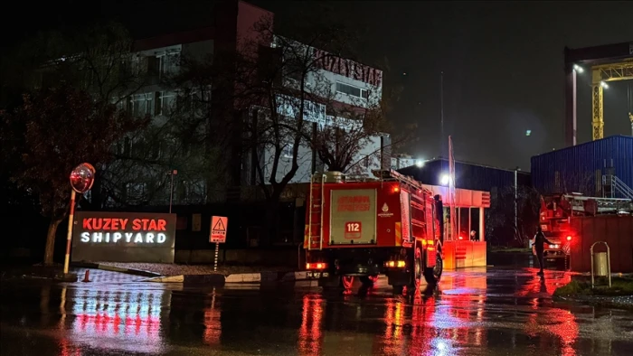 G&Uuml;NCELLEME - Tuzla'da kuru y&uuml;k gemisinde &ccedil;ıkan yangın s&ouml;nd&uuml;r&uuml;ld&uuml;
