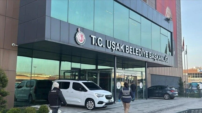 G&Uuml;NCELLEME - Uşak Belediyesine y&ouml;nelik r&uuml;şvet soruşturmasında 28 ş&uuml;pheli daha yakalandı