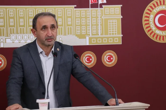 H&Uuml;DA Par Genel Başkanvekili Demir, inşaat sekt&ouml;r&uuml;ndeki ani y&ouml;netmelik değişikliklerini eleştirdi