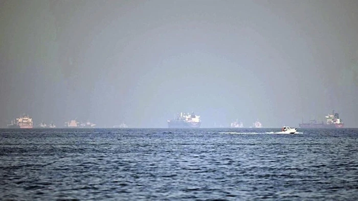 H&uuml;rm&uuml;z Boğazı'nda bir konteyner gemisinin "bilinmeyen" bir cisimden hasar g&ouml;rd&uuml;ğ&uuml; bildirildi