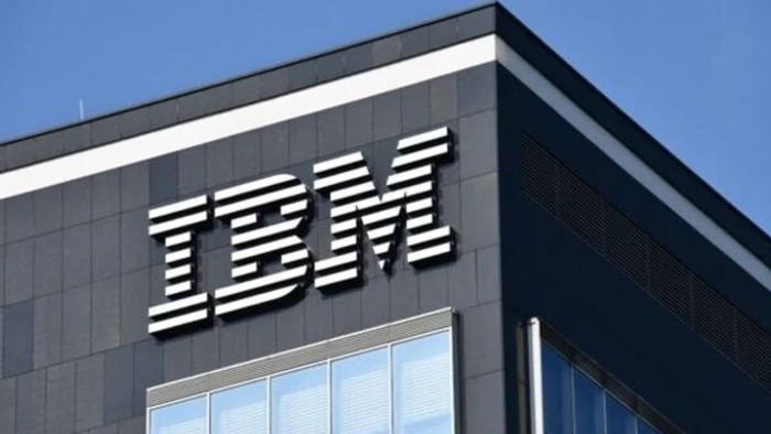 IBM'in geliri ilk &ccedil;eyrekte arttı