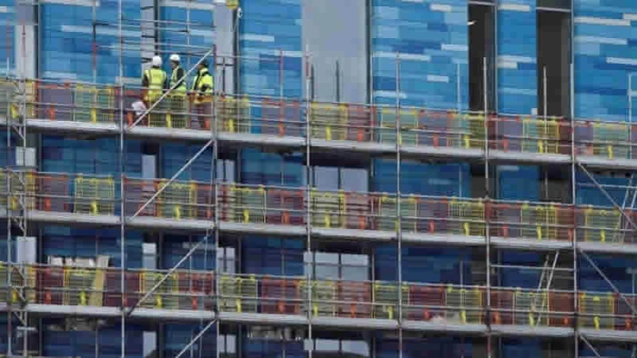 İngiltere'de inşaat sekt&ouml;r&uuml; aktivitesi &uuml;st &uuml;ste 14 aydır d&uuml;ş&uuml;yor