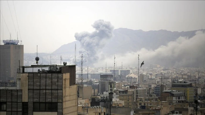 İsrail, İran'da son iki g&uuml;nde 40'ın &uuml;zerinde silah &uuml;retim tesisini hedef aldığını ileri s&uuml;rd&uuml;