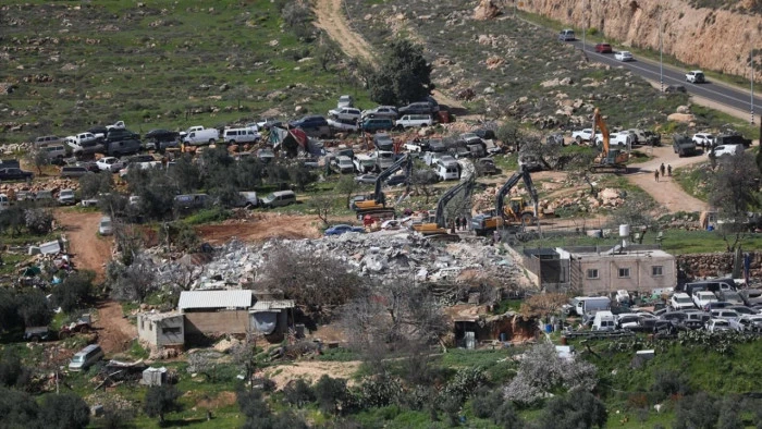 İsrail ordusu Batı Şeria'da Filistinlilere ait bir evi yıkarak 5 kişiyi evsiz bıraktı