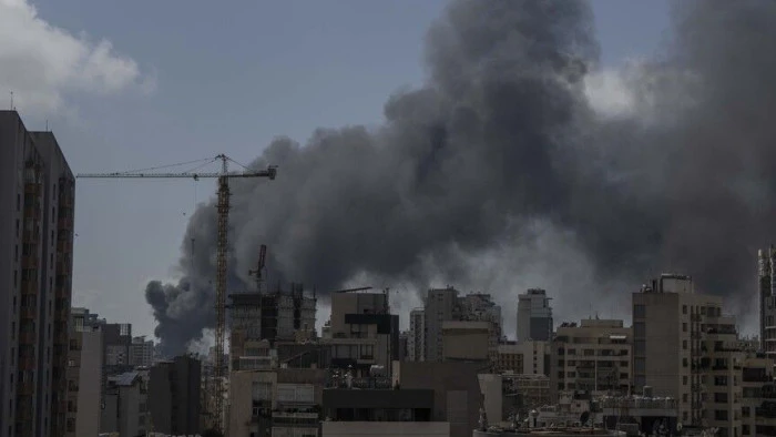 İsrail'in ateşkese rağmen L&uuml;bnan'ın g&uuml;neyine s&uuml;rd&uuml;rd&uuml;ğ&uuml; saldırılarda 3 kişi yaralandı