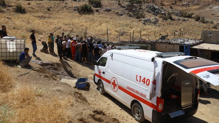 İsrail'in L&uuml;bnan'da bir motosiklet ile iki aracı hedef aldığı İHA saldırısında 3 kişi &ouml;ld&uuml;