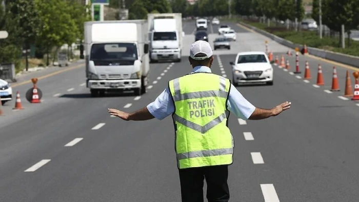 İstanbul'da 3 il&ccedil;ede bug&uuml;n ve yarın bazı yollar trafiğe kapatılacak