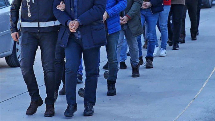 İstanbul'da yardım derneğine y&ouml;nelik operasyonda 21 ş&uuml;pheli yakalandı