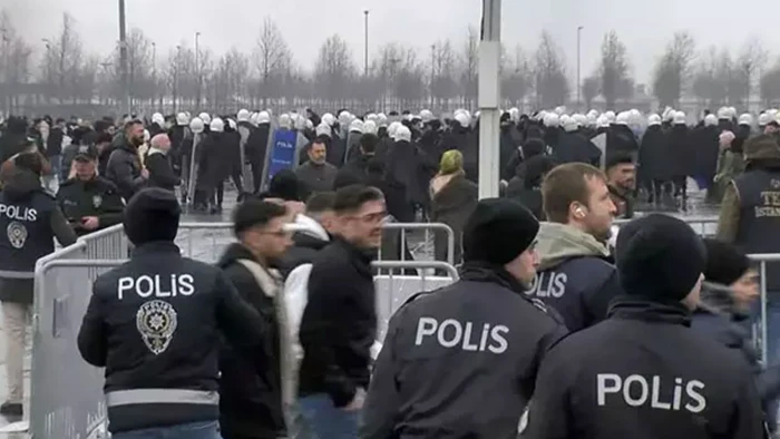 İstanbul'daki nevruz etkinliklerinde ter&ouml;r &ouml;rg&uuml;t&uuml; PKK/KCK'nın propagandasını yaptıkları iddiasıyla 26 zanlı yakalandı