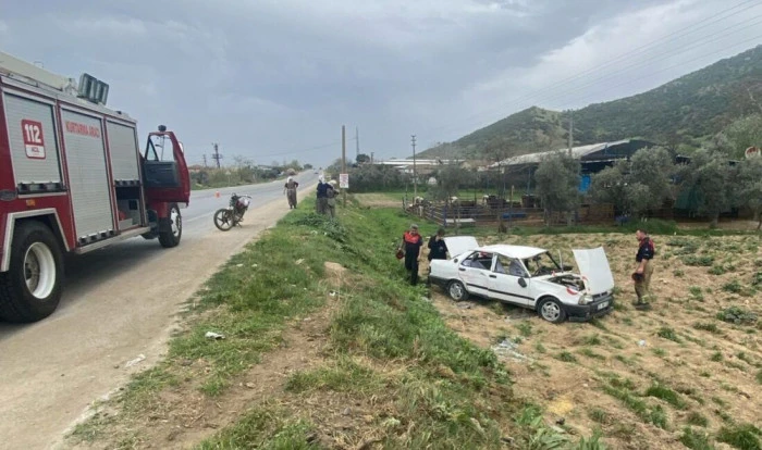 İzmir'de 3 kişinin yaralandığı kaza g&uuml;venlik kamerasında