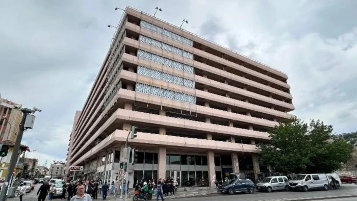 İzmir'de Kemeraltı esnafı &Ccedil;ankaya'daki katlı otoparkın kapatılmasını protesto etti