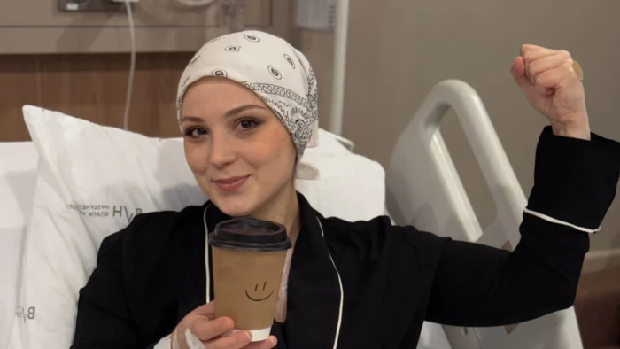 Kanseri 3 kez yendi, şimdi hastalara umut olmak i&ccedil;in m&uuml;cadele ediyor