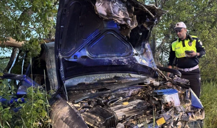Karaman'da şarampole devrilen otomobildeki 1 kişi &ouml;ld&uuml;, 1 kişi yaralandı