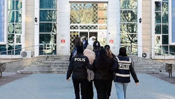 Kırklareli merkezli dolandırıcılık operasyonunda 5 zanlı g&ouml;zaltına alındı