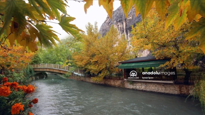 Kızılin Kanyonu baharın renklerine b&uuml;r&uuml;nd&uuml;