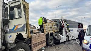  Konya'da yolcu otobüsünün karıştığı trafik kazasında 3 kişi öldü, 33 kişi yaralandı