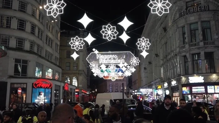 Londra'nın &uuml;nl&uuml; Coventry Caddesi, 4'&uuml;nc&uuml; kez ramazan i&ccedil;in s&uuml;slendi