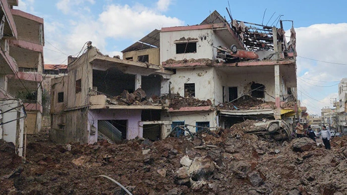 L&uuml;bnan Sağlık Bakanlığı: İsrail'in L&uuml;bnan'ın g&uuml;neyindeki Sur b&ouml;lgesine bağlı 2 beldeye d&uuml;zenlediği hava saldırılarında 16 kişi &ouml;ld&uuml;, 40 kişi yaralandı