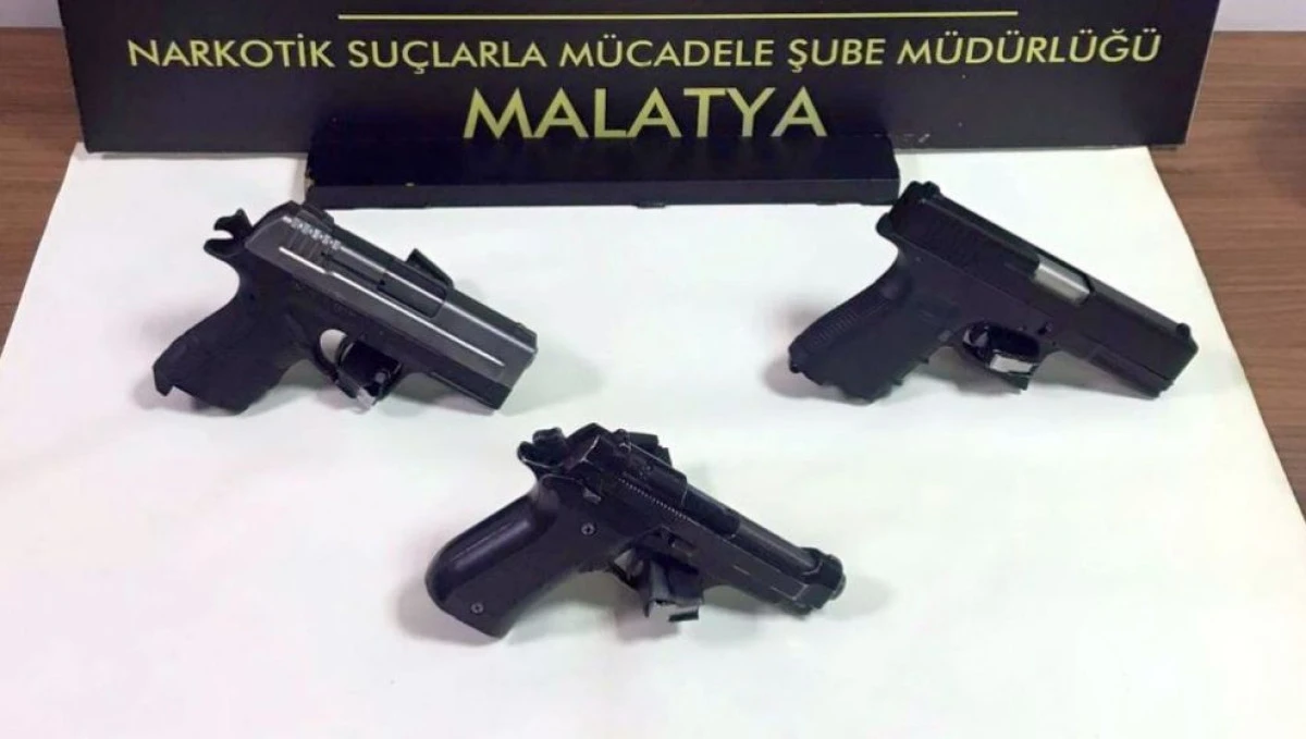 Malatya'da arabasında silah ele ge&ccedil;irilen zanlı tutuklandı