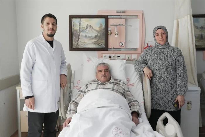Malatya'da b&ouml;breğinin &uuml;st&uuml;nde kitle tespit edilen hasta kapalı ameliyatla sağlığına kavuştu
