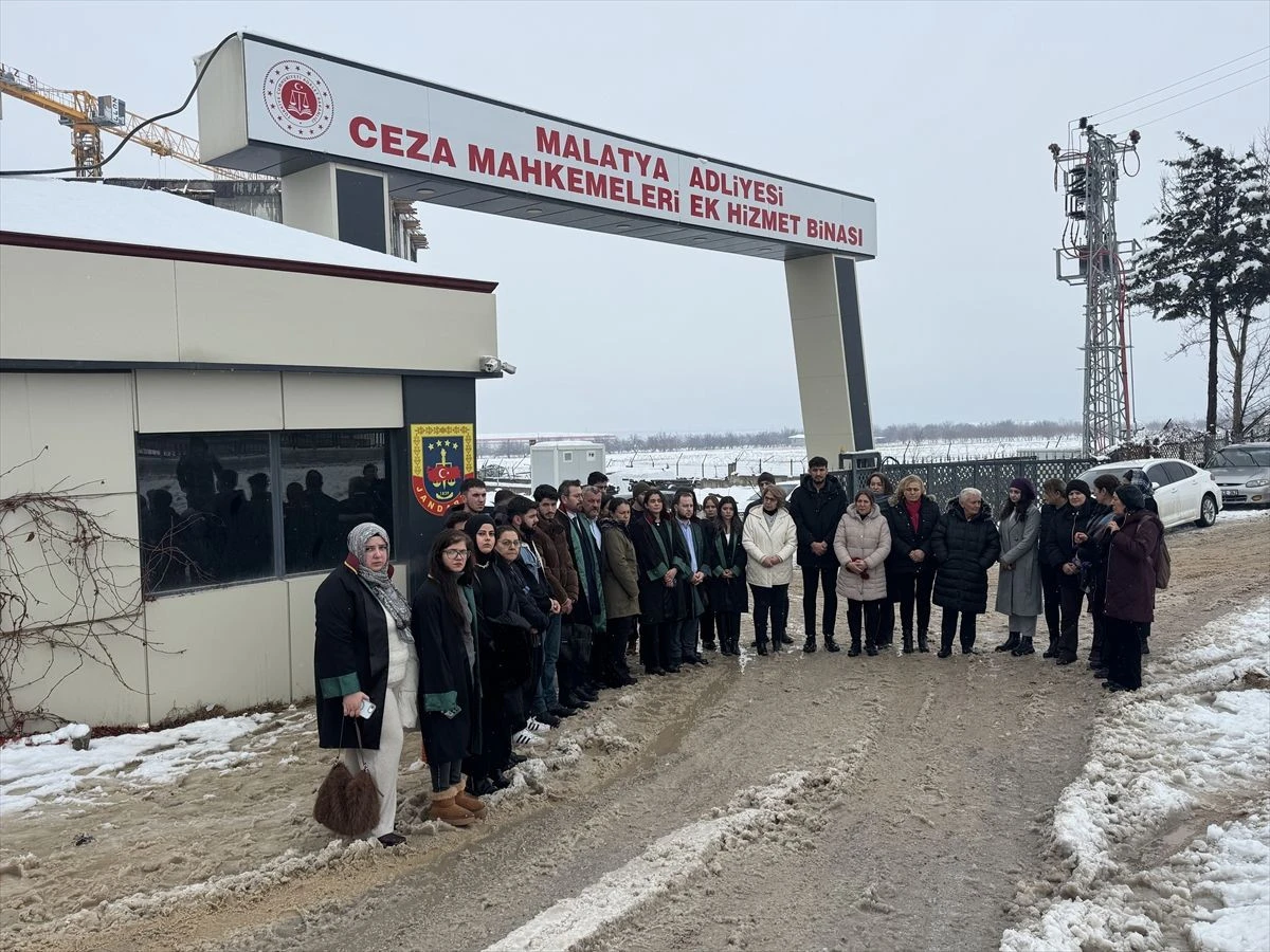 Malatya'da hamile eşini &ouml;ld&uuml;ren koca ile 4 sanığın yargılanmasına devam edildi