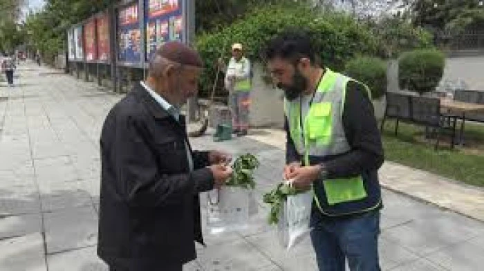 Malatya&rsquo;da katı atık tesisinde &uuml;retilen fideler vatandaşlara dağıtıldı