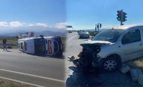 Manisa'da ambulans ile hafif ticari aracın çarpıştığı kazada 3 kişi yaralandı