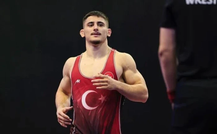 Milli g&uuml;reş&ccedil;i Metehan Yaprak, Sırbistan'da bronz madalya kazandı