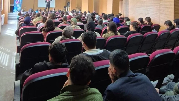 Muradiye'de &ouml;ğretmen ve &ouml;ğrencilere "siber farkındalık eğitimi" verildi
