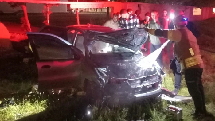 Muş'ta takla atan otomobildeki 1 kişi &ouml;ld&uuml;, 3 kişi yaralandı