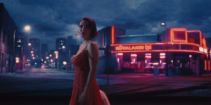 Muud 12 bur&ccedil; i&ccedil;in hazırladığı 12 &ouml;zg&uuml;n şarkıyı dinleyicilerle buluşturdu