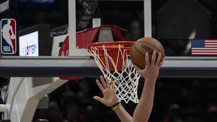 NBA'de 76ers'ı s&uuml;p&uuml;ren Knicks, konferans finaline &ccedil;ıktı
