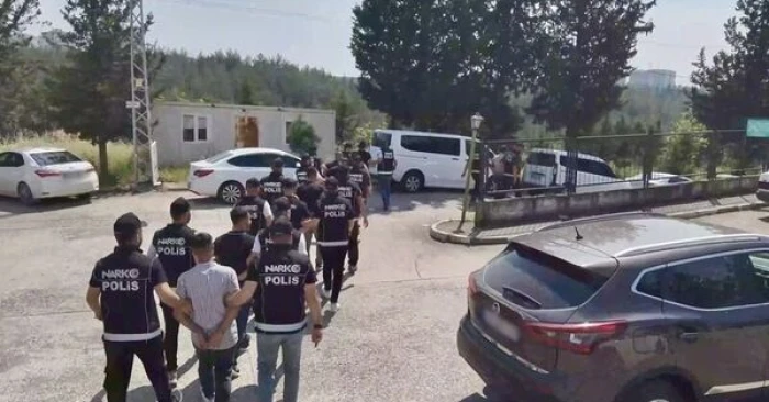 Osmaniye'de uyuşturucu satıcılarına y&ouml;nelik operasyonda 7 kişi tutuklandı